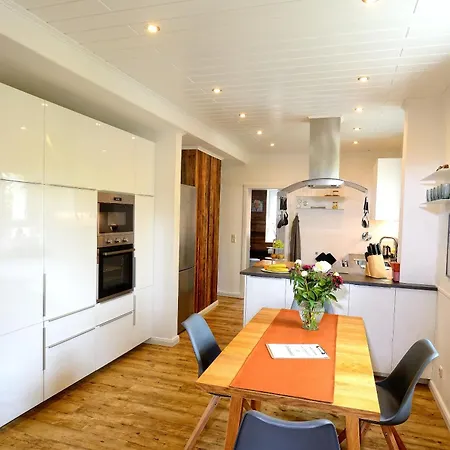 Luxerioes Und Idyllisch Mit 4 Schlafzimmern! *
